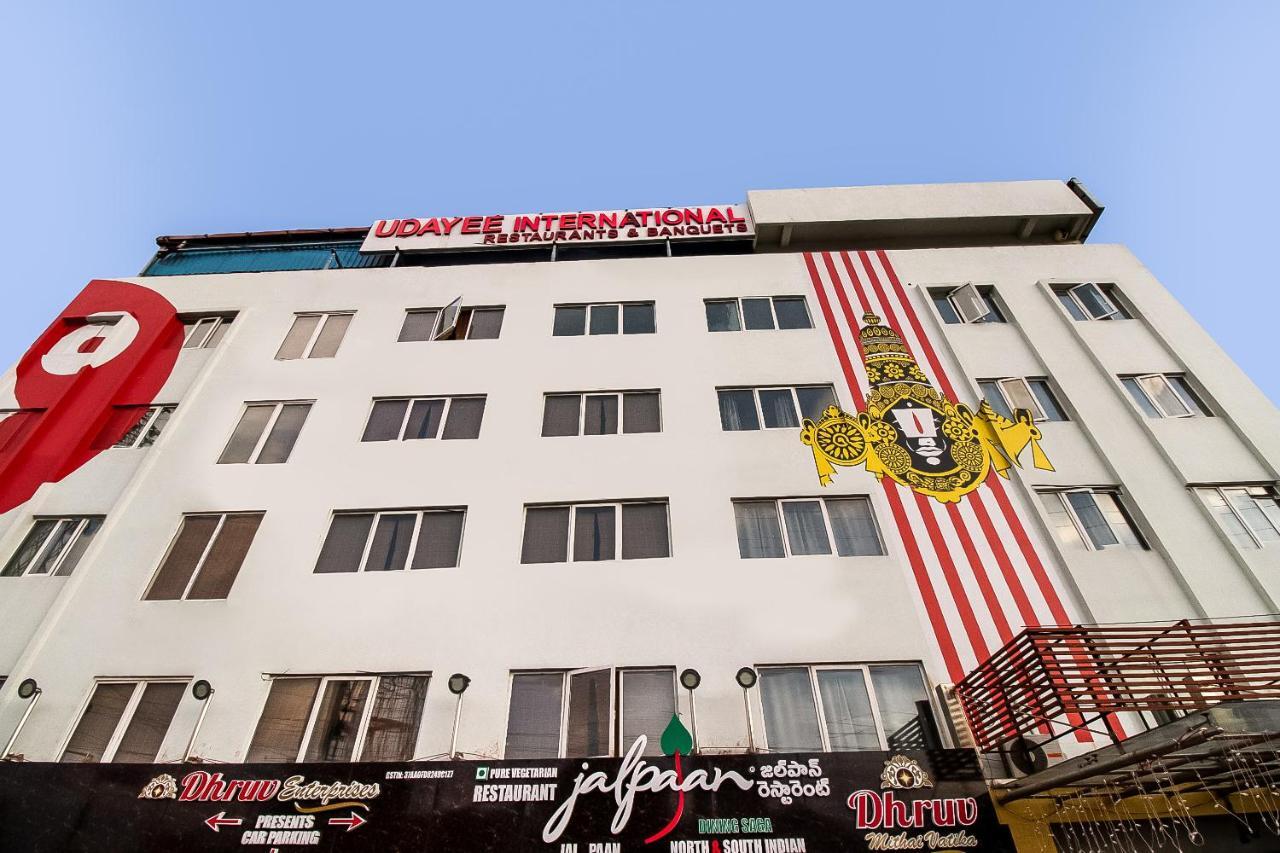 Oyo Flagship 9115 Hotel Udayee International Tirupati Buitenkant foto